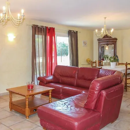 Дом отдыха Three-bedroom Holiday In *